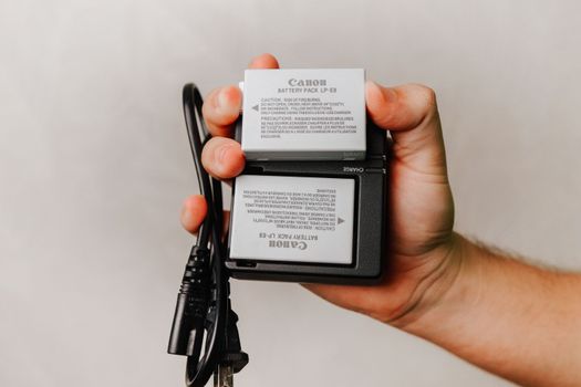 Read more about the article Will a BLUETTI Elite 300 Power a Camera Battery Charger (256.2Hrs)