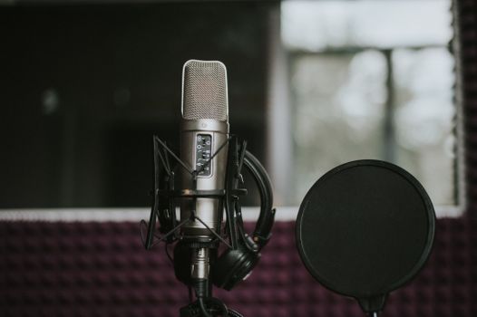 Read more about the article Will a MARBERO Portable Power Station 88Wh Power a Vocal Processor (5Hrs)