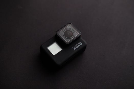 Read more about the article Will a BLUETTI Elite 300 Power a GoPro Battery Charger (256.2Hrs)
