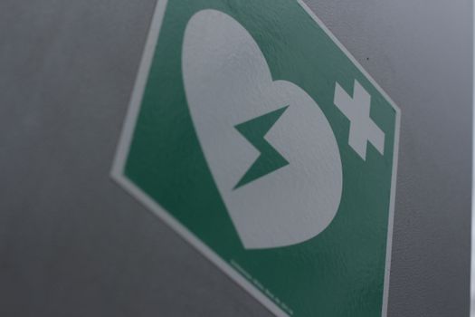 Read more about the article Will a BLUETTI Elite 300 Power a AED Defibrillator (12.8Hrs)