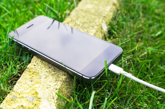 Read more about the article Will a MARBERO Portable Power Station 88Wh Power a Smartphone Charger (7.5Hrs)
