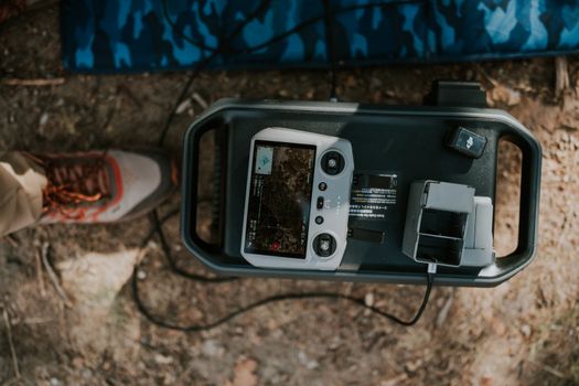 Read more about the article Will a BLUETTI Elite 300 Power a Drone Battery Charger (42.7Hrs)