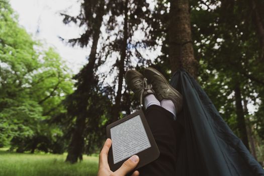 Read more about the article Will a MARBERO Portable Power Station 88Wh Power a E-Reader (Kindle) (15Hrs)