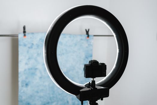 Read more about the article Will a BLUETTI Elite 300 Power a LED Ring Light (128.1Hrs)