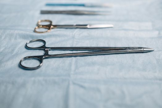 Read more about the article Will a BLUETTI Elite 300 Power a Suture Removal Kit Light (256.2Hrs)